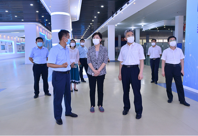 濟(jì)寧市政協(xié)主席、黨組書(shū)記霍媛媛到新風(fēng)光公司調(diào)研